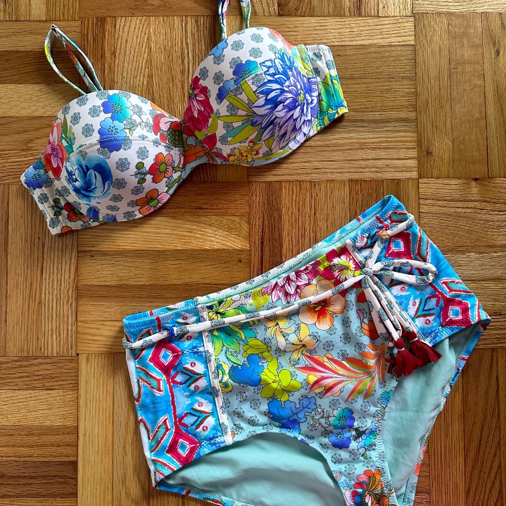Johnny Was floral bikini size M